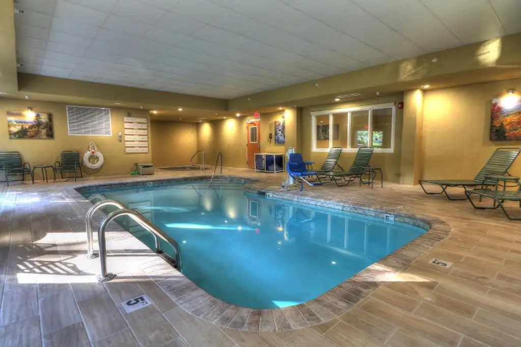 swimming pool-appy lodge