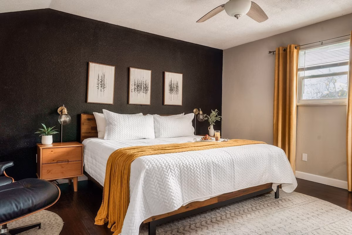 Outlander Couples Cottage bedroom