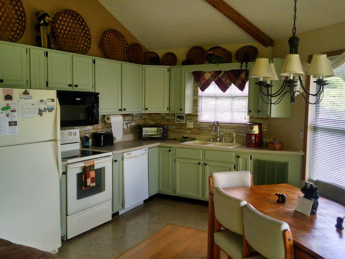 Smoky Mountain Vista Hideaway cabin room 8