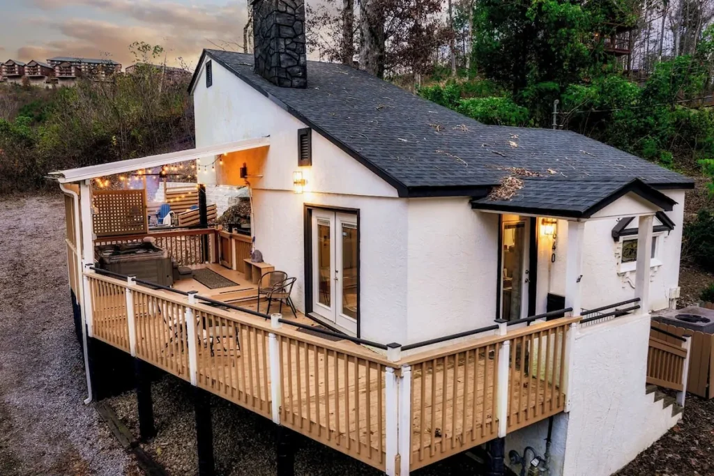 Outlander Couples Cottage side view