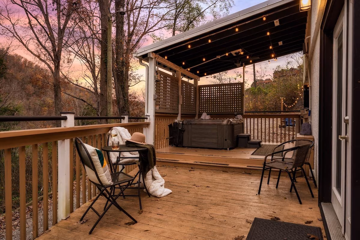 Outlander Couples Cottage patio