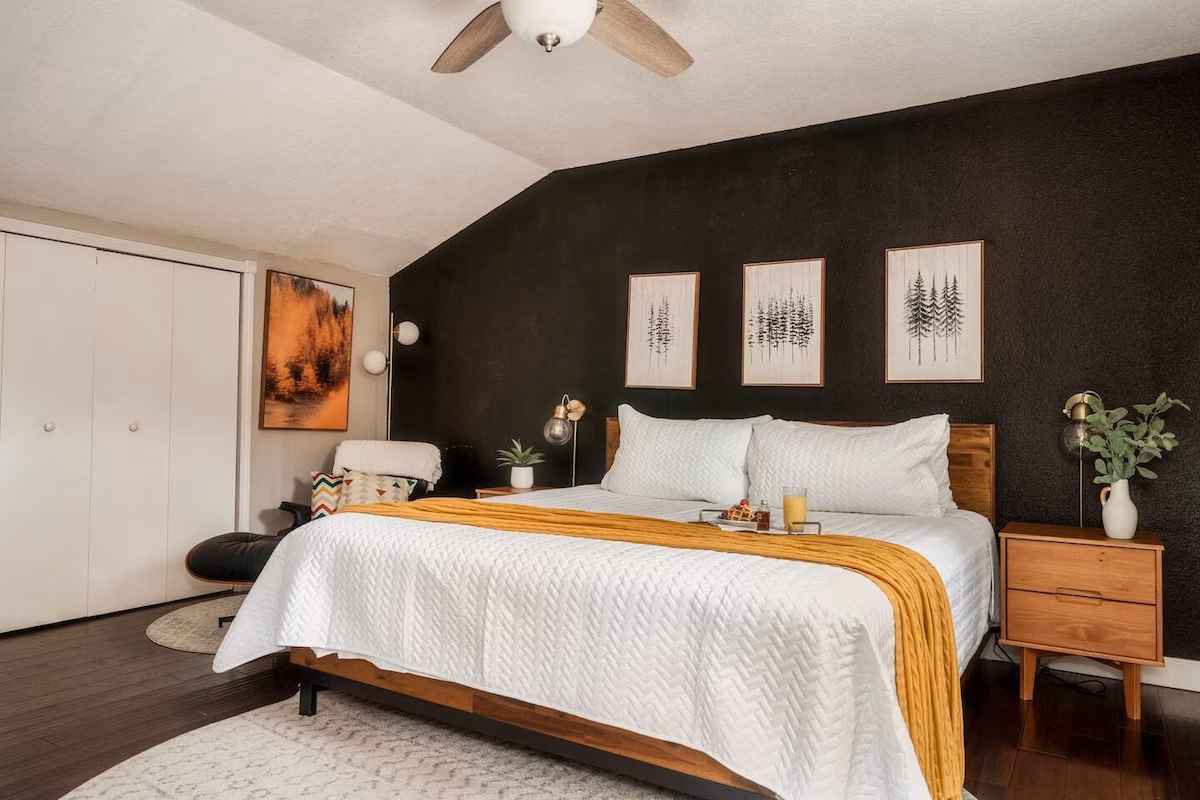 Outlander Couples Cottage bedroom 2