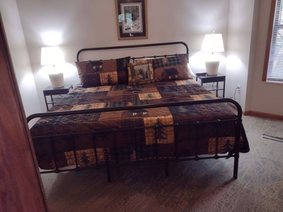 Smoky Mountain Vista Hideaway cabin room 5