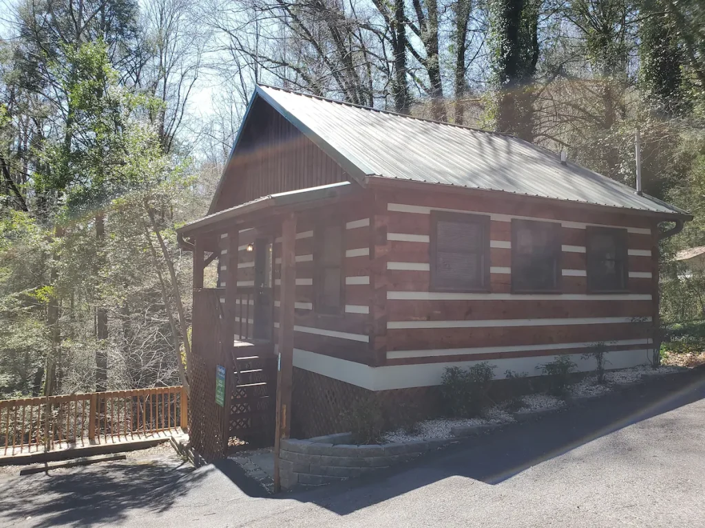 single pet friendly cabin front view