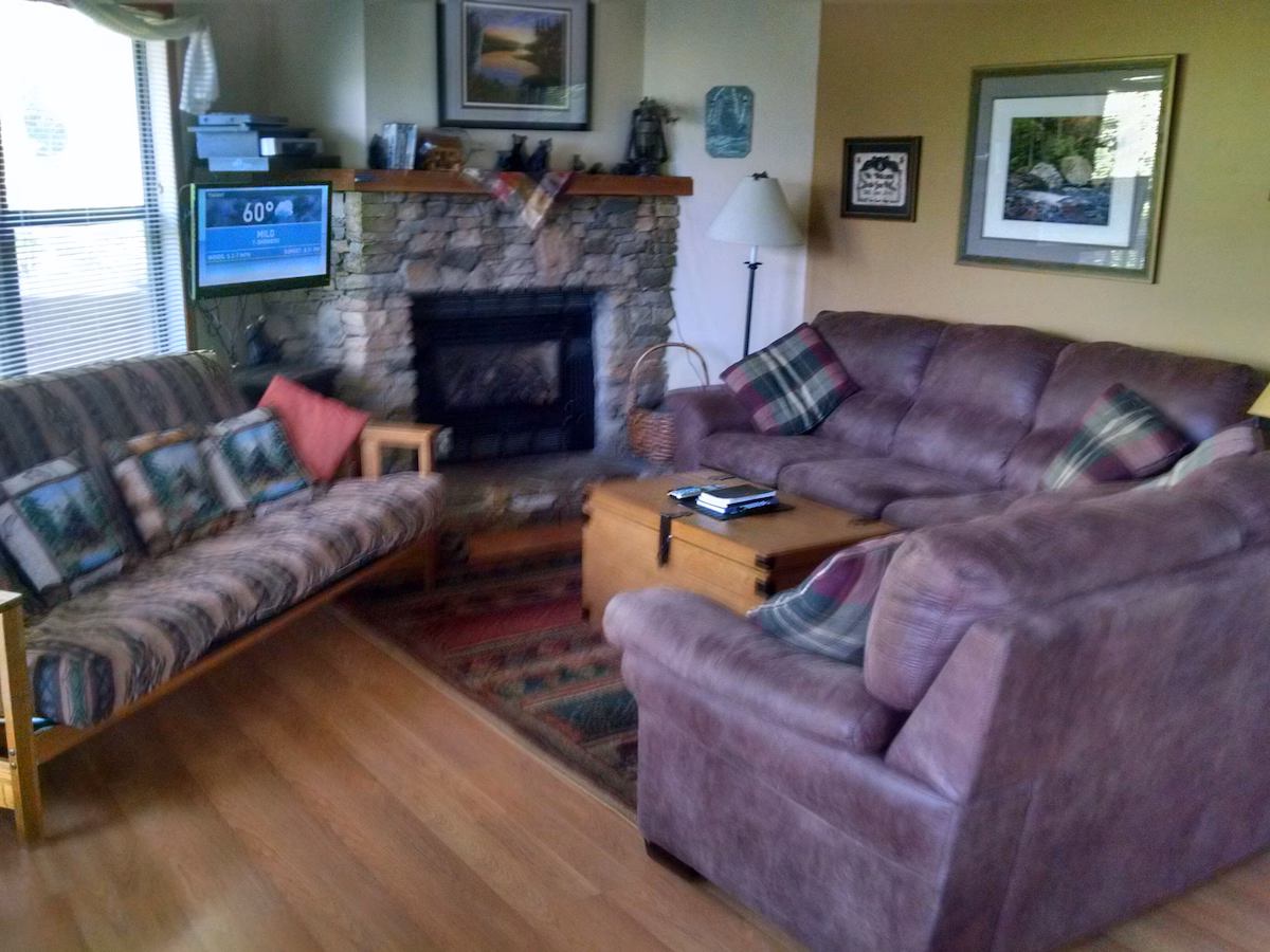 Smoky Mountain Vista Hideaway cabin room 3