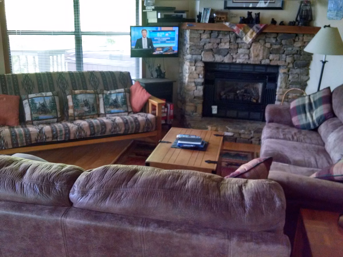Smoky Mountain Vista Hideaway cabin room 2